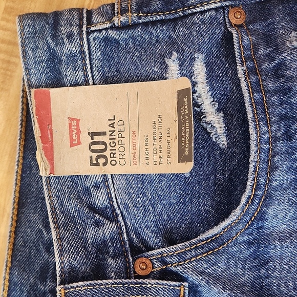 LEVI’S Women’s 501 Original Crop Distressed Denim Jeans, size 30x26 - Picture 6 of 16